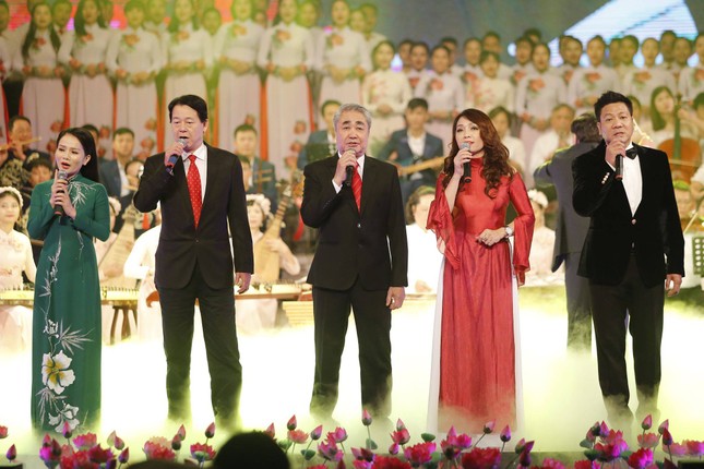 Thủ tướng dự chương trình nghệ thuật 'Lời Bác dặn trước lúc đi xa' ảnh 3