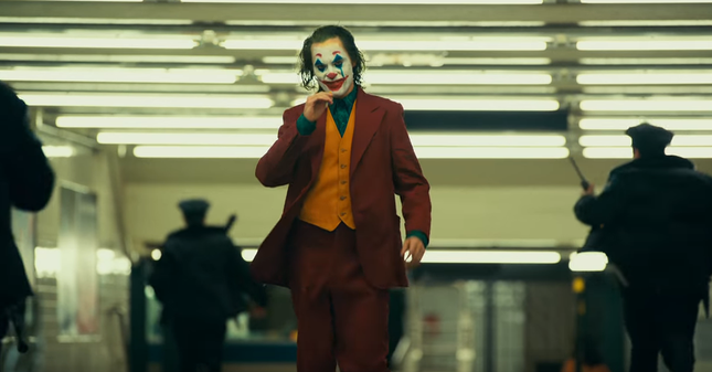 Những điều nên biết trước khi xem phim hề Joker cực kỳ ám ảnh, đẫm máu ảnh 1