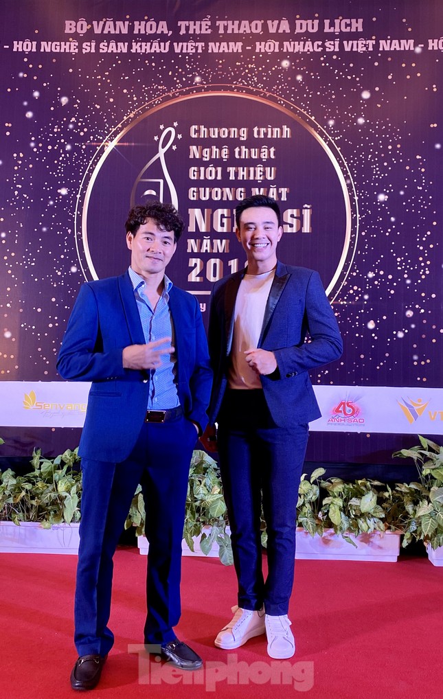 Công Lý, Xuân Bắc, Thu Quỳnh rạng rỡ trong đêm tôn vinh hơn 200 nghệ sỹ ảnh 3