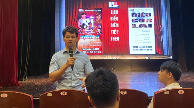 Thừa thắng xông lên, Nhà hát Kịch Việt Nam diễn tiếp ‘Bệnh sĩ’ và ‘Điều còn lại’ ảnh 1