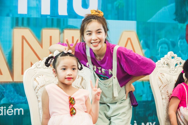 Xuân Nghị và dàn diễn viên ‘Nhà trọ Balanha’ 'quậy' tung trường mầm non ảnh 10