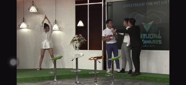 VTV Awards ‘đá xoáy’ màn cầu hôn dưới tháp Eiffel của cặp đôi ồn ào nhất mạng xã hội? ảnh 1