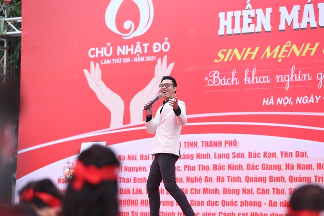NSƯT Xuân Bắc khuấy động Chủ nhật Đỏ, nhận Bằng khen của Bộ Y tế ảnh 3