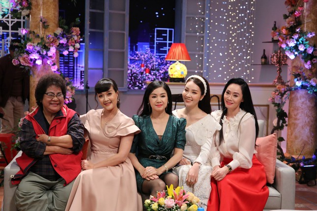 Hồng Diễm-Hồng Đăng cùng dàn diễn viên vàng ‘Gặp gỡ diễn viên truyền hình’ Mùng 4 Tết ảnh 3