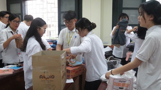Học sinh kiếm tiền tỉ giúp đỡ trẻ vùng cao ảnh 1