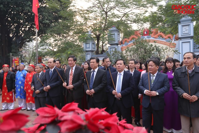 Hà Nội khai bút đầu xuân tại đền thờ Chu Văn An ảnh 1