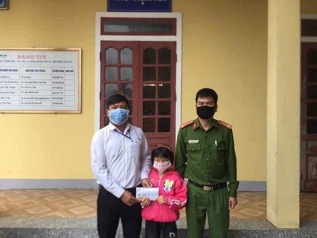 Giáo viên ủng hộ nửa tấn gạo, học sinh ủng hộ 'cả gia tài' chống dịch COVID-19 ảnh 1