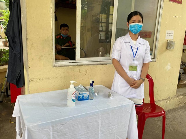 Điểm thi đặc biệt Hà Nội: 7 thí sinh dự thi nhưng có tới 18 cán bộ, giáo viên tổ chức thi ảnh 4