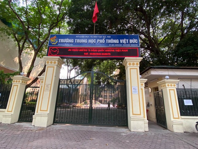 Điểm thi đặc biệt Hà Nội: 7 thí sinh dự thi nhưng có tới 18 cán bộ, giáo viên tổ chức thi ảnh 1