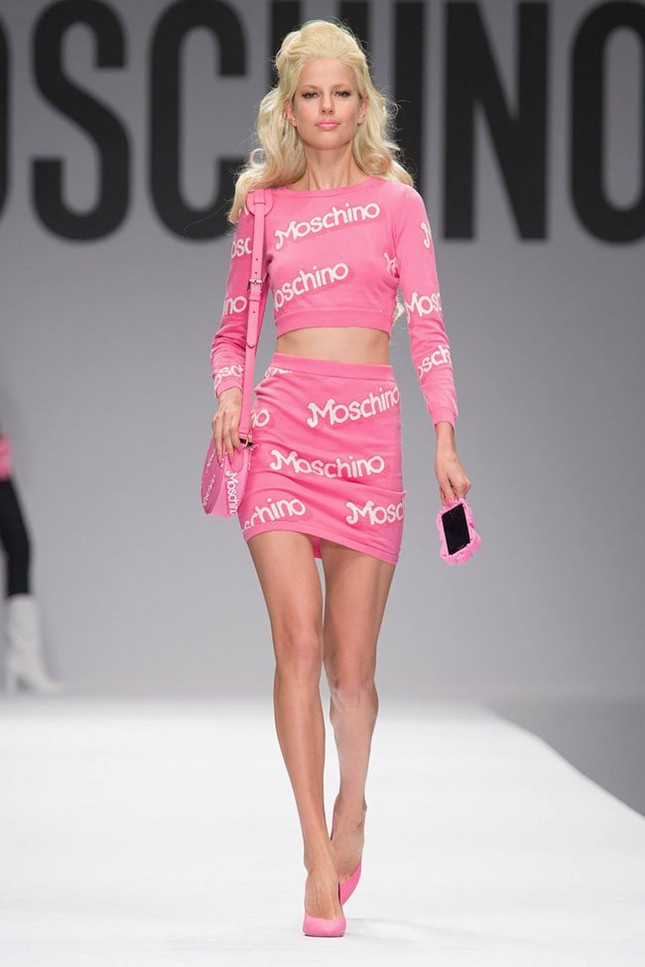 Moschino xuân hè 2015: Những cô búp bê Barbie rực rỡ ảnh 2