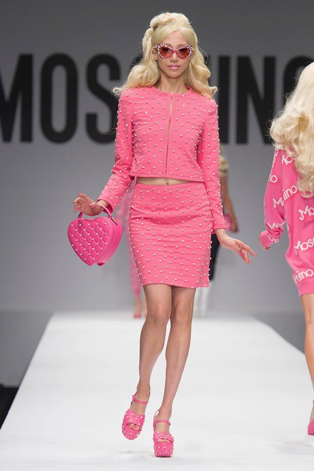 Moschino xuân hè 2015: Những cô búp bê Barbie rực rỡ ảnh 3