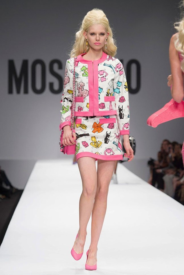 Moschino xuân hè 2015: Những cô búp bê Barbie rực rỡ ảnh 8