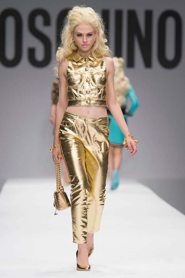 Moschino xuân hè 2015: Những cô búp bê Barbie rực rỡ ảnh 23
