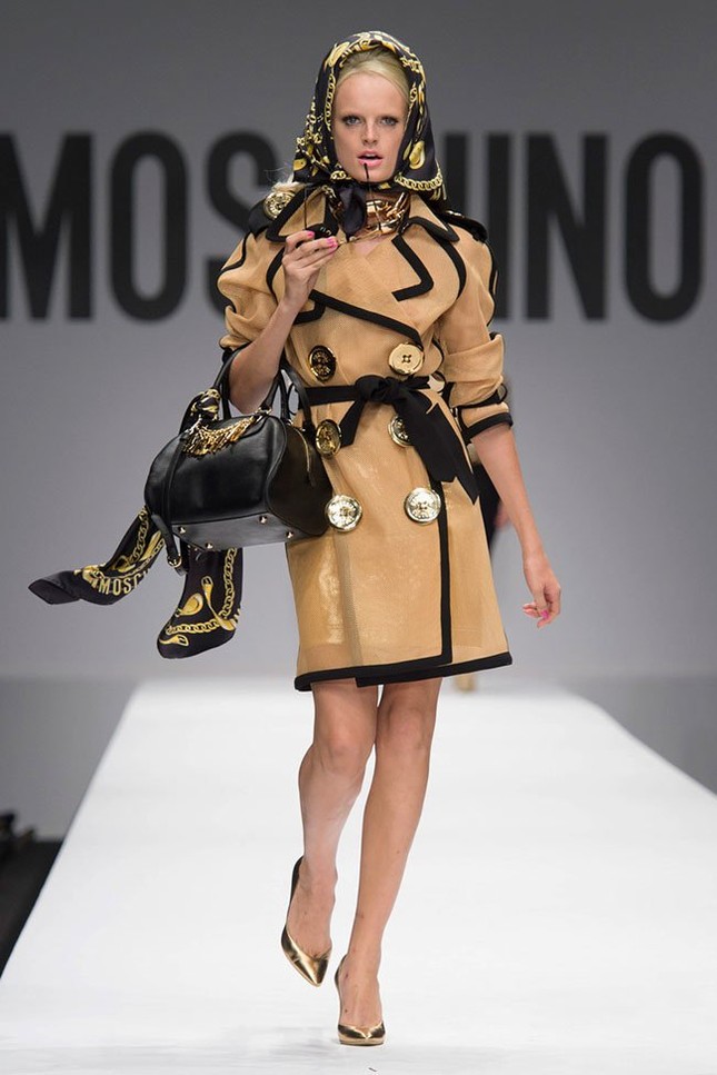 Moschino xuân hè 2015: Những cô búp bê Barbie rực rỡ ảnh 25
