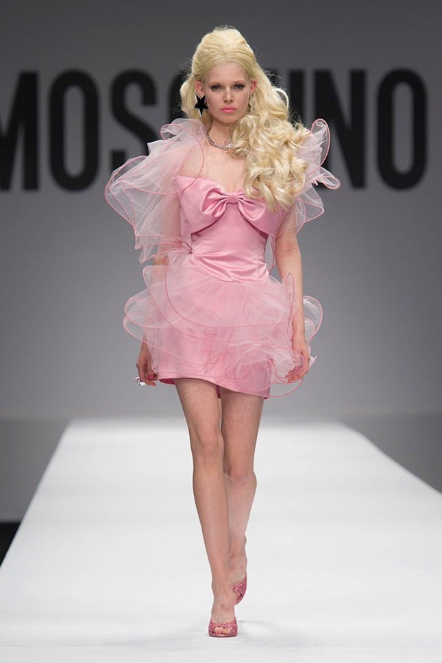 Moschino xuân hè 2015: Những cô búp bê Barbie rực rỡ ảnh 26