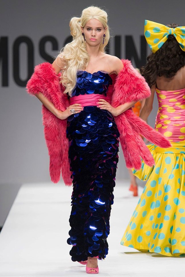 Moschino xuân hè 2015: Những cô búp bê Barbie rực rỡ ảnh 30