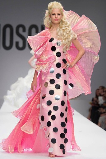 Moschino xuân hè 2015: Những cô búp bê Barbie rực rỡ ảnh 34