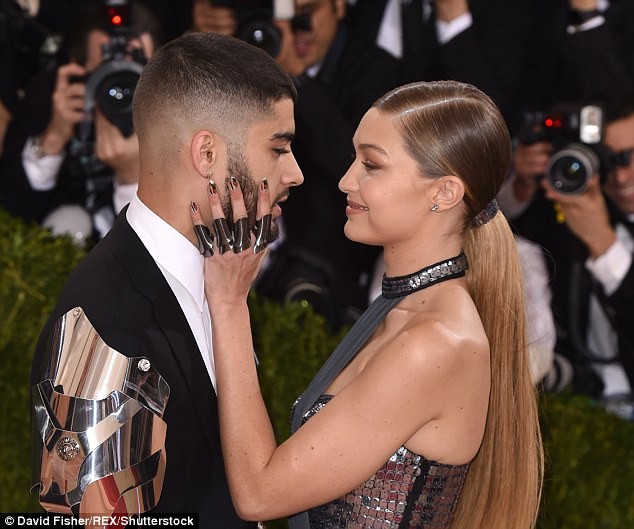 Nàng mẫu áo tắm Gigi Hadid chia tay bạn trai ảnh 1