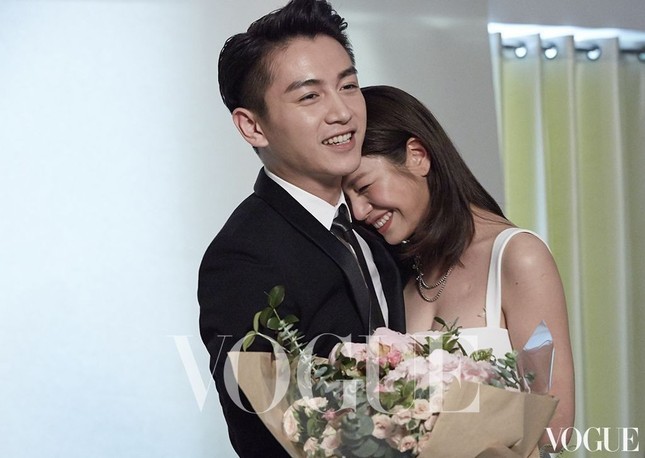 Ảnh cưới tình tứ, ngọt ngào của uyên ương ‘Thần điêu đại hiệp’ ảnh 1
