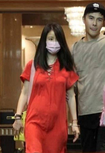 ‘Vòng hai’ lớn, Lâm Tâm Như bị nghi có bầu ảnh 2