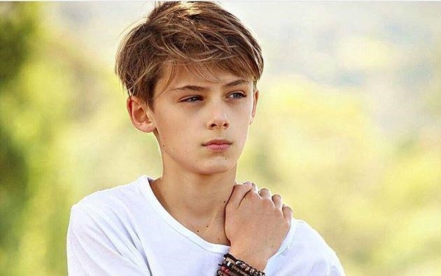 Dân mạng ‘sôi sục’ săn tìm hotboy 12 tuổi đẹp trai như tài tử ảnh 1