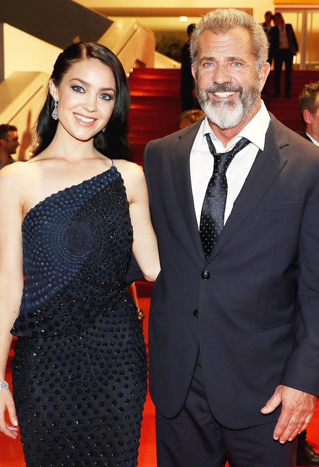 Sao Hollywood Mel Gibson sắp đón con thứ 9 với bạn gái kém 34 tuổi ảnh 4
