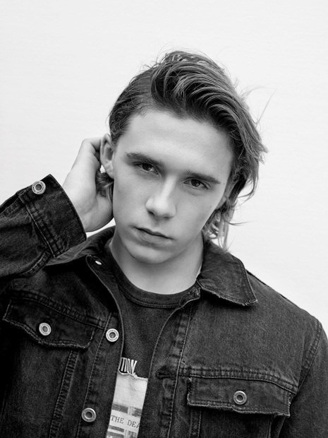 'Hotboy' Brooklyn Beckham 17 tuổi đẹp trai hút hồn các thiếu nữ ảnh 1