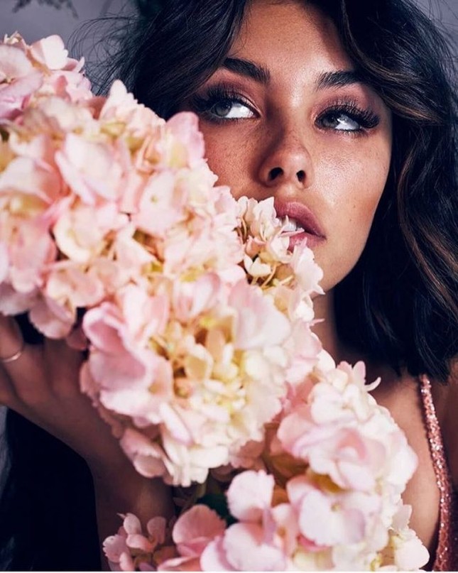 Vẻ đẹp ngọt ngào gợi cảm của ‘đóa hồng’ 17 tuổi Madison Beer ảnh 5