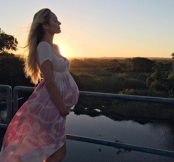 Thiên thần nội y Candice Swanepoel sinh con trai đầu lòng ảnh 5