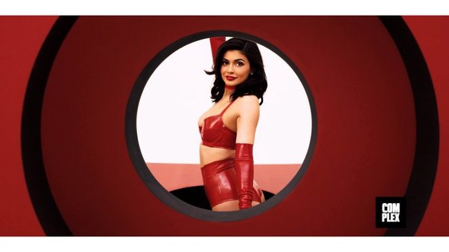Em gái 19 tuổi của Kim Kardashian táo bạo và nóng bỏng ảnh 14