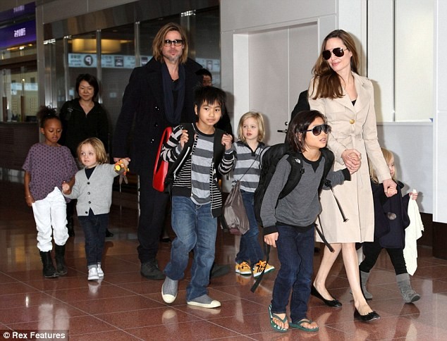 Angelina Jolie lần đầu lộ diện sau khi đòi ly dị Brad Pitt ảnh 3