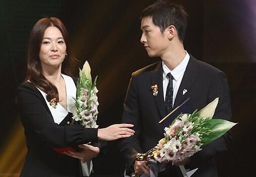 Song Hye Kyo – Song Joong Ki giành giải thưởng lớn tại Hàn Quốc ảnh 1
