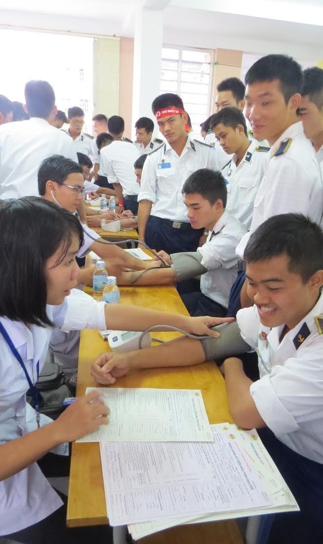Hơn 700 học viên, đoàn viên tham gia 'Chủ nhật đỏ' tại Nha Trang ảnh 3