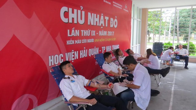 Hơn 700 học viên, đoàn viên tham gia 'Chủ nhật đỏ' tại Nha Trang ảnh 1