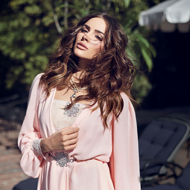 Hoa hậu Hoàn vũ 2012 Olivia Culpo ngày càng mặn mà, nóng bỏng ảnh 1