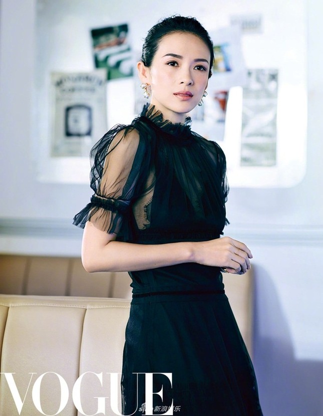 Chương Tử Di kiêu sa sang trọng trên Vogue đầu năm 2018 ảnh 5