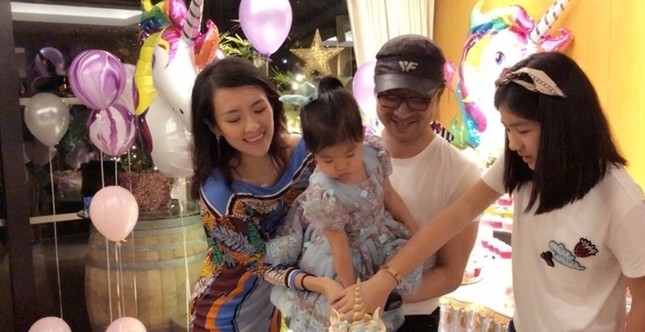 Chương Tử Di kiêu sa sang trọng trên Vogue đầu năm 2018 ảnh 7