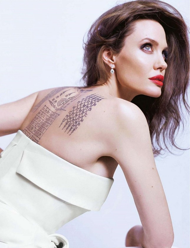 Angelina Jolie siêu quyến rũ với thần thái mê hoặc ảnh 2