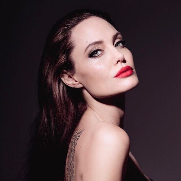 Angelina Jolie siêu quyến rũ với thần thái mê hoặc ảnh 5