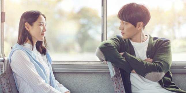 ‘Chị đẹp’ Son Ye Jin thả tim vì hành động của tài tử ‘Giày thủy tinh’ ảnh 4
