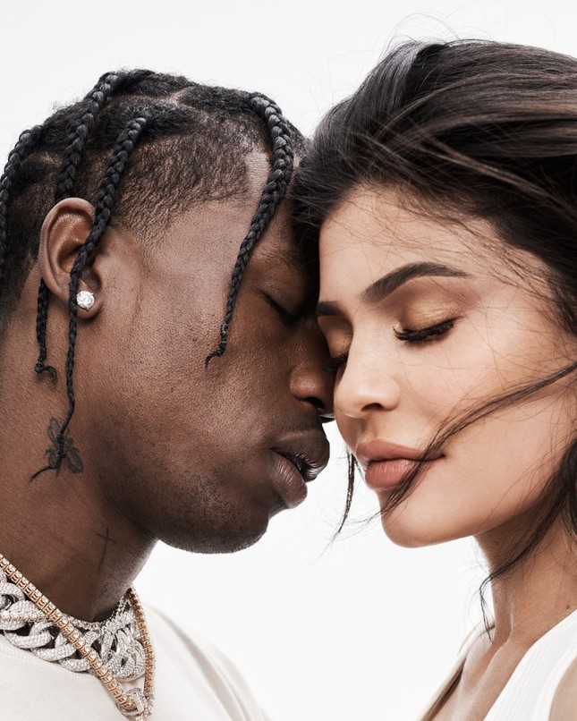 'Phát sốt' khoảnh khắc táo bạo của em út Kim Kardashian bên bạn trai ảnh 4