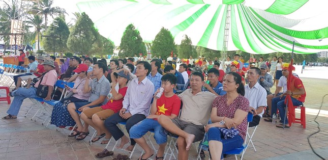 Cổ động viên tiếc nuối khi Việt Nam thua ở loạt penalty ảnh 22