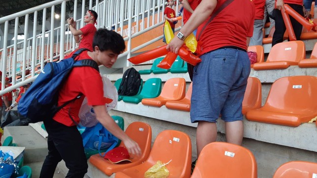 Cổ động viên tiếc nuối khi Việt Nam thua ở loạt penalty ảnh 41