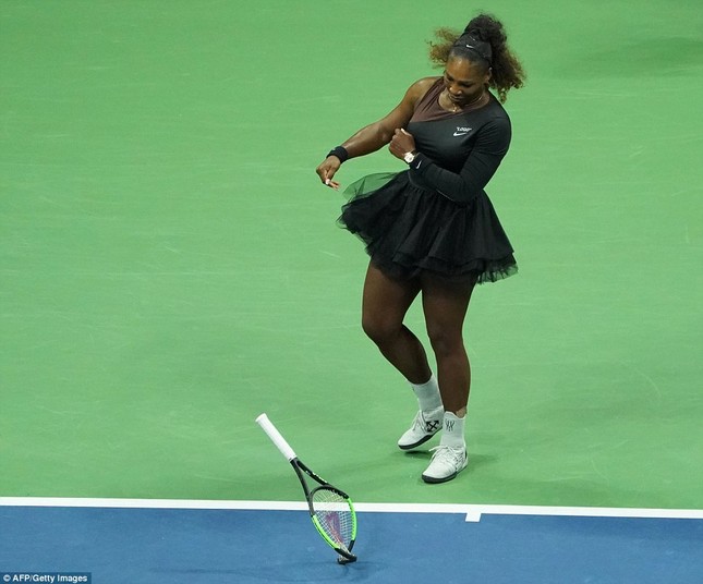 Serena bị phạt 17.000 USD vì đập vợt, gọi trọng tài là 'kẻ trộm' ảnh 5