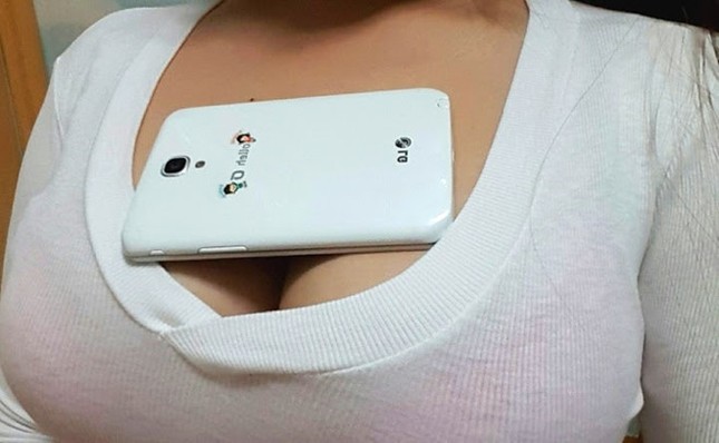 Khoe dáng đẹp, giới trẻ rộ phiên bản nâng cấp của trào lưu xương quai xanh ảnh 3