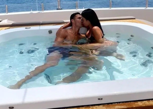 Nhan sắc những mỹ nhân từng vướng lưới tình Ronaldo ảnh 5