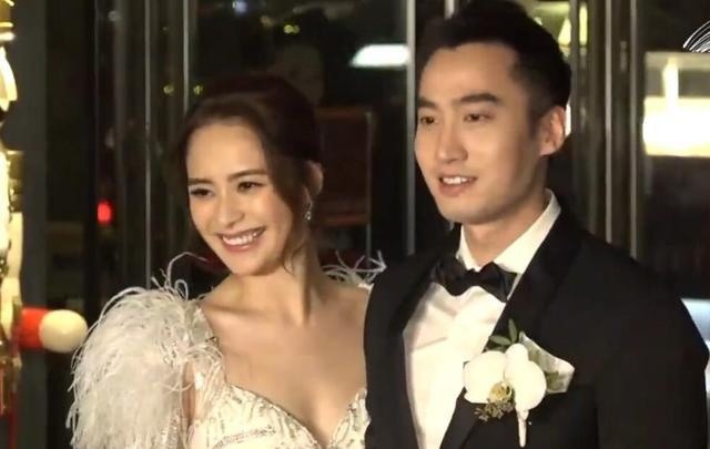'Mỹ nhân lộ ảnh nóng' Chung Hân Đồng ly dị chồng kém 4 tuổi sau gần 2 năm kết hôn ảnh 1
