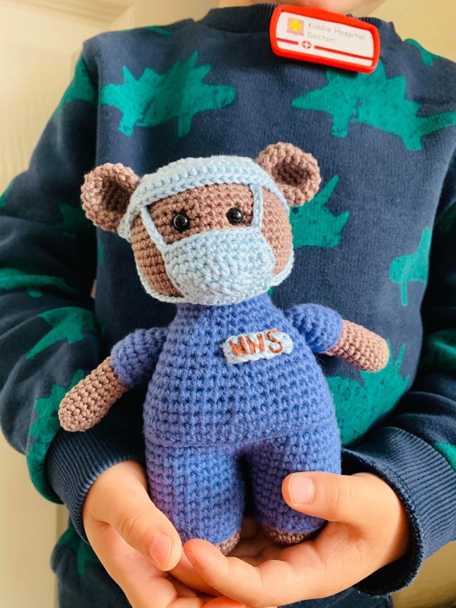 Mẹ Việt ở Anh làm 'thế giới đồ chơi handmade' sinh động cho con ảnh 7