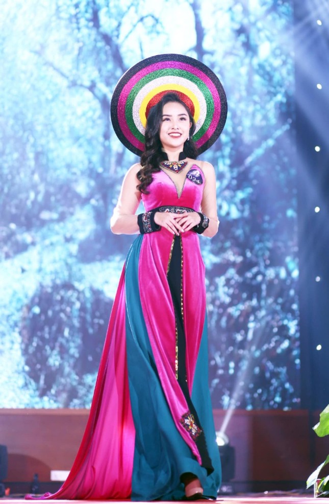 Sở hữu bảng thành tích đáng nể, nữ sinh 20 tuổi là Hoa khôi Đại học Luật Hà Nội ảnh 3