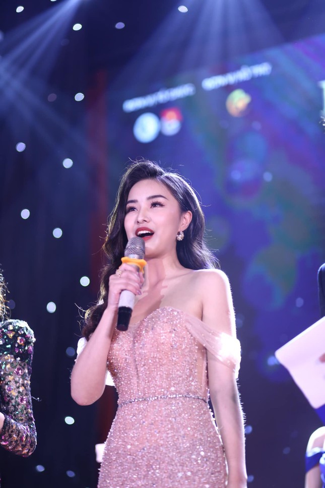 Sở hữu bảng thành tích đáng nể, nữ sinh 20 tuổi là Hoa khôi Đại học Luật Hà Nội ảnh 2